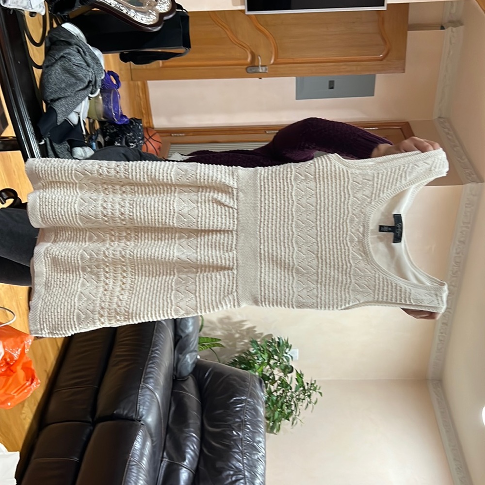White knitted dress